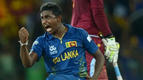 fastest 50 wickets in odi cricket