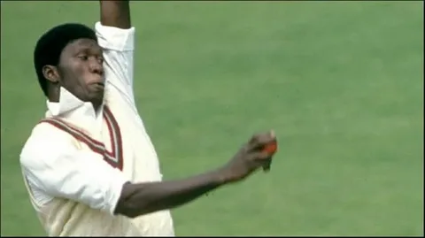 fastest 50 wickets in odi cricket